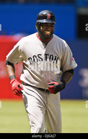 11 juillet 2010 - Toronto, Ontario, Canada - 11 juillet 2010 : Red Sox frappeur désigné David Ortiz (34) sourit pendant un dimanche d'un match de baseball, les Red Sox de Boston a défait les Blue Jays de Toronto 3 - 2 au Centre Rogers à Toronto, Ontario..Crédit obligatoire : Geoff Bolte / Southcreek Global (Image Crédit : © Southcreek/ZUMApress.com) mondial Banque D'Images