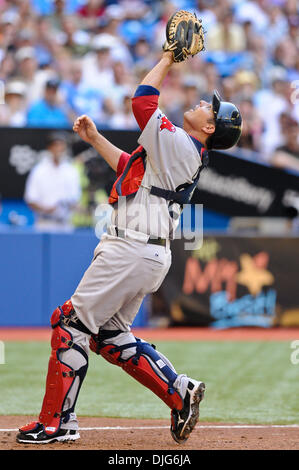 11 juillet 2010 - Toronto, Ontario, Canada - 11 juillet 2010 : Red Sox catcher Kevin Cash (36) Cherche la balle lors d'un match de baseball du dimanche. Les Red Sox de Boston a défait les Blue Jays de Toronto 3 - 2 au Centre Rogers à Toronto, Ontario..Crédit obligatoire : Geoff Bolte / Southcreek Global (Image Crédit : © Southcreek/ZUMApress.com) mondial Banque D'Images