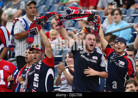 12 juillet 2010 - Foxboro, Massachusetts, United States of America - 10 juillet 2010 : New England Revolution fans montrant leur soutien à l'équipe à domicile au cours de match play contre les Los Angeles Galaxy au Stade Gillette de Foxboro, Massachusetts..Crédit obligatoire : Mark fort / Southcreek Global (Image Crédit : © Southcreek/ZUMApress.com) mondial Banque D'Images