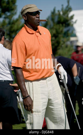 15 juillet 2010 - Stateline, Nevada, USA - MICHAEL JORDAN joue dans le 21e siècle américain au Championnats Edgewood Tahoe Golf Course. Offrant une bourse totale de 600 000 dollars, le fait-pour-tv ACC, détenue et diffusée par NBC Sports, est le premier tournoi de golf des célébrités. Pour la cinquième année consécutive, la fondation de Lance Armstrong et ses Global LIVESTRONG Banque D'Images