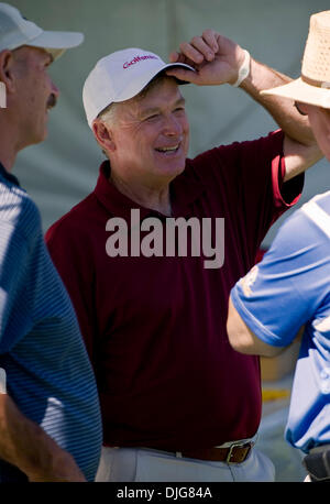 15 juillet 2010 - Stateline, Nevada, USA - Ancien Vice-président Dan Quayle au 21e siècle américain au Championnats Edgewood Tahoe Golf Course. Offrant une bourse totale de 600 000 dollars, le fait-pour-tv ACC, détenue et diffusée par NBC Sports, est le premier tournoi de golf des célébrités. Pour la cinquième année consécutive, la fondation de Lance Armstrong et sa vie Banque D'Images