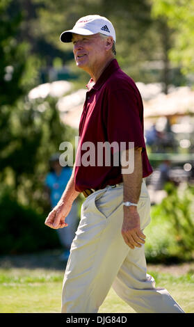 15 juillet 2010 - Stateline, Nevada, USA - Ancien Vice-président Dan Quayle au 21e siècle américain au Championnats Edgewood Tahoe Golf Course. Offrant une bourse totale de 600 000 dollars, le fait-pour-tv ACC, détenue et diffusée par NBC Sports, est le premier tournoi de golf des célébrités. Pour la cinquième année consécutive, la fondation de Lance Armstrong et sa vie Banque D'Images