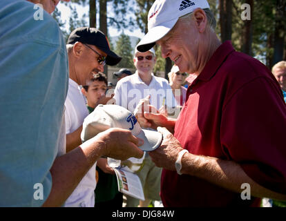 15 juillet 2010 - Stateline, Nevada, USA - Ancien Vice-président Dan Quayle au 21e siècle américain au Championnats Edgewood Tahoe Golf Course. Offrant une bourse totale de 600 000 dollars, le fait-pour-tv ACC, détenue et diffusée par NBC Sports, est le premier tournoi de golf des célébrités. Pour la cinquième année consécutive, la fondation de Lance Armstrong et sa vie Banque D'Images