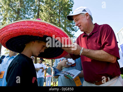 15 juillet 2010 - Stateline, Nevada, USA - Ancien Vice-président Dan Quayle au 21e siècle américain au Championnats Edgewood Tahoe Golf Course. Offrant une bourse totale de 600 000 dollars, le fait-pour-tv ACC, détenue et diffusée par NBC Sports, est le premier tournoi de golf des célébrités. Pour la cinquième année consécutive, la fondation de Lance Armstrong et sa vie Banque D'Images