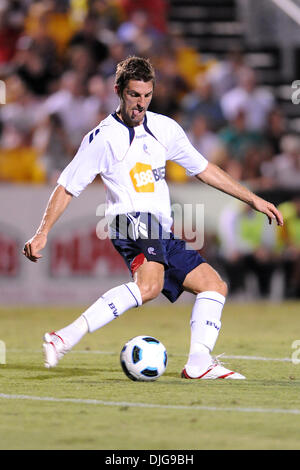 16 juillet 2010 - Charleston, Caroline du Sud, États-Unis d'Amérique - 17 juillet 2010 : Bolton Wanderers defender Sam Ricketts (18) fait une passe à Blackbaud Stadium à Charleston, Caroline du Sud. Score final ; Bolton 2 - Charleston 0.Crédit obligatoire : Marty Bingham / Southcreek Global (Image Crédit : © Southcreek/ZUMApress.com) mondial Banque D'Images