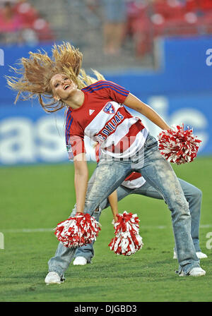 17 juillet 2010 - Frisco, TX, États-Unis - 17 juillet 2010 : .FC Dallas Cheerleaders effectuer pendant le jeu entre le Real Salt Lake et le FC Dallas au Pizza Hut Stadium de Frisco, TX. (Crédit Image : © Manny Flores/ZUMApress.com) Southcreek/mondial Banque D'Images