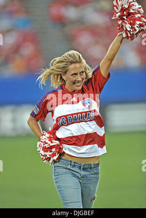 17 juillet 2010 - Frisco, TX, États-Unis - 17 juillet 2010 : .FC Dallas Cheerleaders effectuer pendant le jeu entre le Real Salt Lake et le FC Dallas au Pizza Hut Stadium de Frisco, TX. (Crédit Image : © Manny Flores/ZUMApress.com) Southcreek/mondial Banque D'Images