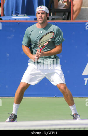 20 juillet 2010 - Johns Creek, Georgia, United States of America - 20 juillet : Jour 2 Championnats de Tennis d'Atlanta. Robby Ginepri des USA renvoie la balle à Nick Marchand de l'Australie au jour 2 de l'Atlanta Tennis Championships à Atlanta, Géorgie. Crédit obligatoire : Aaron Gilbert / Southcreek Global (Image Crédit : © Southcreek/ZUMApress.com) mondial Banque D'Images
