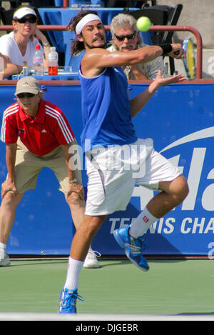 20 juillet 2010 - Johns Creek, Georgia, United States of America - 20 juillet : Jour 2 Championnats de Tennis d'Atlanta. Nick Marchand de l'Australie renvoie la balle à Robby Ginepri des USA au jour 2 du Championnat de Tennis d'Atlanta à Atlanta, Géorgie. Crédit obligatoire : Aaron Gilbert / Southcreek Global (Image Crédit : © Southcreek/ZUMApress.com) mondial Banque D'Images