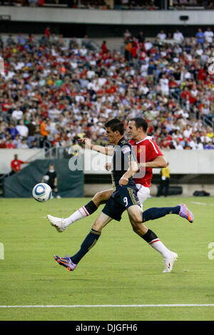 21 juillet 2010 - Philadelphie, Pennsylvanie, États-Unis d'Amérique - 21 juillet 2010 : l'Union de Philadelphie avant Sébastien Le Toux (# 9) va jusqu'à l'encontre du défenseur de Manchester United John O'Shea (# 22) pendant le match au Lincoln Financial Field à Philadelphie, PA. Le syndicat a perdu 1-0. Crédit obligatoire : Kate McGovern / Southcreek Global (Image Crédit : © Southcreek/ZUMApress.com) mondial Banque D'Images