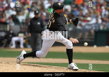 21 juillet 2010 - Oakland, Californie, États-Unis d'Amérique - 21-Juillet-2010 : Oakland, CA : Oakland Athletics accueillir la nouvelle Red Sox de Boston. Oakland Oakland Athletics lanceur droitier Brad Ziegler (31)emplacements contre les Red Sox de Boston. Oakland Athletics a gagné le match 6-4. Crédit obligatoire : Dinno Kovic / Southcreek Global Media (Image Crédit : © Southcreek/ZUMApress.com) mondial Banque D'Images