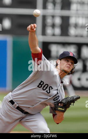 21 juillet 2010 - Oakland, Californie, États-Unis d'Amérique - 21-Juillet-2010 : Oakland, CA : Oakland Athletics accueillir les Red Sox de Boston. Le lanceur partant des Boston Red Sox Clay Buchholz (11) emplacements contre les Athletics d'Oakland. Oakland Athletics a gagné le match 6-4. Crédit obligatoire : Dinno Kovic / Southcreek Global Media (Image Crédit : © Southcreek/ZUMApress.com) mondial Banque D'Images