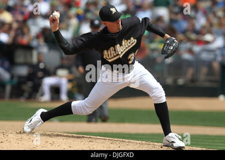 21 juillet 2010 - Oakland, Californie, États-Unis d'Amérique - 21-Juillet-2010 : Oakland, CA : Oakland Athletics accueillir la nouvelle Red Sox de Boston. Oakland Oakland Athletics lanceur droitier Brad Ziegler (31)emplacements contre les Red Sox de Boston. Oakland Athletics a gagné le match 6-4. Crédit obligatoire : Dinno Kovic / Southcreek Global Media (Image Crédit : © Southcreek/ZUMApress.com) mondial Banque D'Images