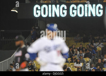 Le 22 juillet 2010 - Los Angeles, Californie, États-Unis d'Amérique - 22 juillet 2010 : Le receveur des Dodgers de Los Angeles Russell Martin (55) se trouve sur la deuxième base avec une bannière au-dessus de lui ''va aller''. Les Mets de New York ont été jeu blanc par les Dodgers de Los Angeles, 2-0, au Dodger Stadium à Los Angeles, Californie. Crédit obligatoire : Andrew Fielding / Southcreek Global (Image Crédit : © Banque D'Images