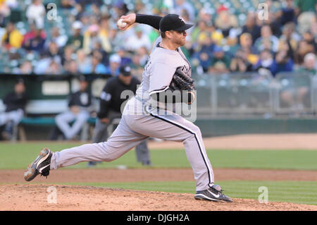 23 juillet 2010 - Oakland, CA, États-Unis d'Amérique - 23 juil 2010, Oakland, CA, USA ; Chicago White Sox pitcher Mark Buehrle (56) emplacements pendant le match de vendredi au Oakland-Alameda County Coliseum. Les White Sox battre l'Athlétisme 5-1. Crédit obligatoire : Scott Beley / Southcreek Global Media (Image Crédit : © Southcreek/ZUMApress.com) mondial Banque D'Images