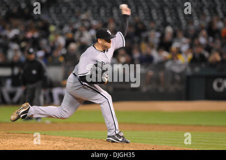 23 juillet 2010 - Oakland, CA, États-Unis d'Amérique - 23 juil 2010, Oakland, CA, USA ; Chicago White Sox pitcher Mark Buehrle (56) emplacements pendant le match de vendredi au Oakland-Alameda County Coliseum. Les White Sox battre l'Athlétisme 5-1. Crédit obligatoire : Scott Beley / Southcreek Global Media (Image Crédit : © Southcreek/ZUMApress.com) mondial Banque D'Images