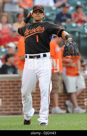 23 juillet 2010 - Baltimore, Maryland, États-Unis d'Amérique - 23 juillet 2010 : deuxième but Orioles Brian Roberts (1) se réchauffe avant son premier match contre les Minnesota Twins at Camden Yards de Baltimore, MD, après avoir passé 60 jours sur la liste des personnes handicapées Crédit obligatoire... : Russell Tracy / Southcreek Global. (Crédit Image : © Global/ZUMApress.com) Southcreek Banque D'Images