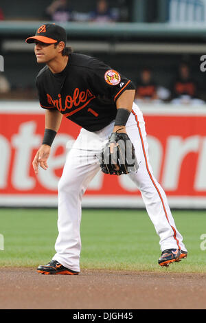 23 juillet 2010 - Baltimore, Maryland, États-Unis d'Amérique - 23 juillet 2010 : deuxième but Orioles Brian Roberts (1) attend un touché lors de son premier match retour contre les Twins du Minnesota au Camden Yards de Baltimore, MD, après avoir passé 60 jours sur la liste des personnes handicapées Crédit obligatoire... : Russell Tracy / Southcreek Global. (Crédit Image : © Global/ZUMApress.com) Southcreek Banque D'Images