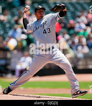 24 juillet 2010 - Oakland, CA, États-Unis d'Amérique - 24 juillet 2010 : Chicago White Sox le lanceur partant Freddy Garcia (43) a alloué 5 fonctionne sur 6 hits en seulement 1.1 manches pendant le jeu entre l'Oakland A's et les White Sox de Chicago au Oakland-Alameda County Coliseum à Oakland CA. L'un défait les White Sox 10-2. Crédit obligatoire : Damon Tarver/ Southcreek Global. (Credi Banque D'Images