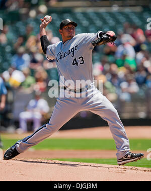 24 juillet 2010 - Oakland, CA, États-Unis d'Amérique - 24 juillet 2010 : Chicago White Sox le lanceur partant Freddy Garcia (43) a alloué 5 fonctionne sur 6 hits en seulement 1.1 manches pendant le jeu entre l'Oakland A's et les White Sox de Chicago au Oakland-Alameda County Coliseum à Oakland CA. L'un défait les White Sox 10-2. Crédit obligatoire : Damon Tarver/ Southcreek Global. (Credi Banque D'Images