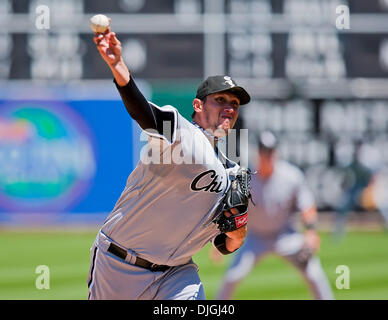 24 juillet 2010 - Oakland, CA, États-Unis d'Amérique - 24 juillet 2010 : Chicago White Sox le lanceur partant Freddy Garcia (43) a alloué 5 fonctionne sur 6 hits en seulement 1.1 manches pendant le jeu entre l'Oakland A's et les White Sox de Chicago au Oakland-Alameda County Coliseum à Oakland CA. L'un défait les White Sox 10-2. Crédit obligatoire : Damon Tarver/ Southcreek Global. (Credi Banque D'Images