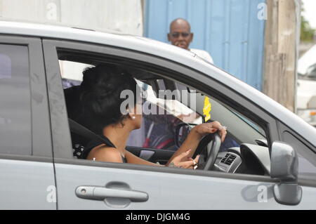 Rihanna assiste à l'enterrement de sa grand-mère Clara Braithwaite Barbade - 10.07.12 Banque D'Images