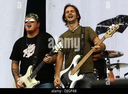 Chris Robertson et John Lawson Black Stone Cherry live Hard Rock appelant à Hyde Park - Jour 1 Londres, Angleterre - 13.07.12 Banque D'Images