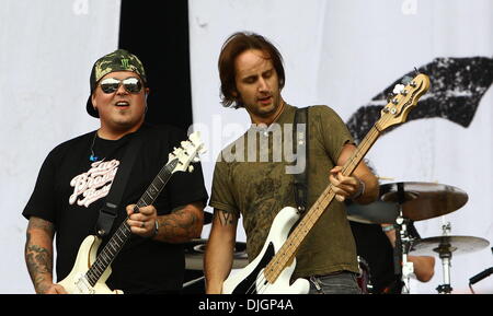 Chris Robertson et John Lawson Black Stone Cherry live Hard Rock appelant à Hyde Park - Jour 1 Londres, Angleterre - 13.07.12 Banque D'Images