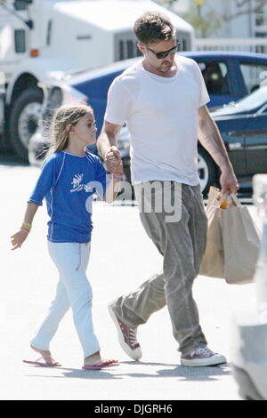 David Arquette shopping avec sa fille Coco dans Beverly Hills Los Angeles, Californie - 16.07.12 Banque D'Images