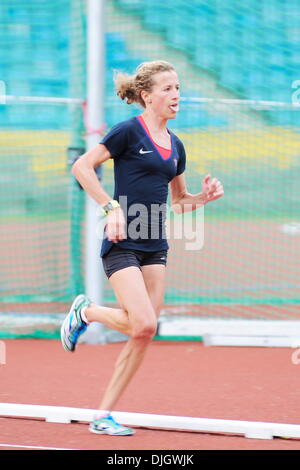 Amy Hastings (10k) de train à l'Alexander Stadium. L'équipe olympique USA prendre part à un festival sportif pour les écoliers de la ville de Alexander Stadium, Perry Park. Birmingham, Angleterre - 07.19.12. Banque D'Images
