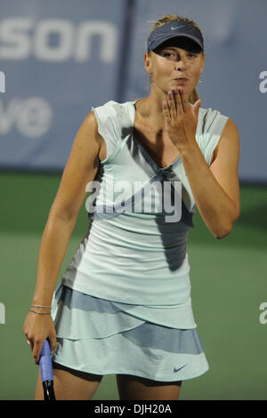 27 juillet 2010 - Stanford, Californie, États-Unis d'Amérique - 27 juillet 2010 : Maria Sharapova (RUS) célèbre après avoir battu Jie Zheng (CHN) à la Bank of the West Classic au Taube Family Tennis Center à Stanford, CA..Crédit obligatoire : Matt Cohen / Southcreek Global (Image Crédit : © Southcreek/ZUMApress.com) mondial Banque D'Images