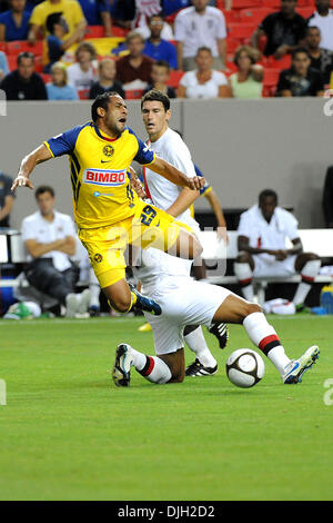 27 juillet 2010 - Atlanta, Géorgie, États-Unis d'Amérique - 28 juillet 2010 : Club America de l'avant Jean Beausejour (29), le milieu de terrain Gareth Barry de Manchester City (18) et de Manchester City defender Vincent Kompany (33) ruée pour la balle au Georgia Dome à Atlanta, Géorgie. Score final ; .crédit obligatoire : Marty Bingham / Southcreek Global (Image Crédit : © Southcreek/ZUMAp mondial Banque D'Images