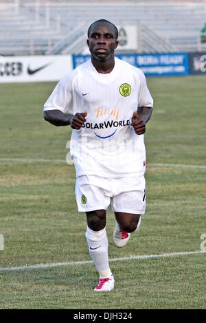 28 juillet 2010 - Fenton, Missouri, États-Unis d'Amérique - 28 juillet 2010 : le milieu de terrain Alex Nimo Timbers de Portland (16). AC St Louis de la Fédération des États-Unis de football (USSF) Division 2 défait les Timbers de Portland par un score de 3-0 le mercredi 28 juillet 2010 à Anheuser-Busch Soccer Park à Fenton, au Missouri. La saison prochaine, le Portland Timbers jouera à la Ligue Majeure Socc Banque D'Images