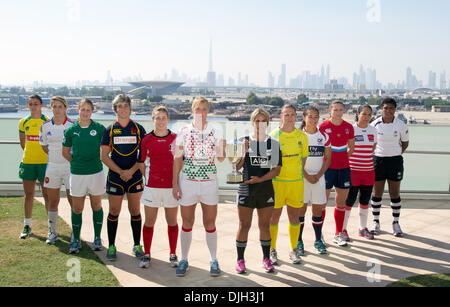 Dubaï, Émirats arabes unis. 27 nov., 2013. Les capitaines de la femme à Dubaï Sevens HSBC Sevens World Series photo à l'hôtel Crowne Plaza Hotel avant le 2013 unis Dubaï Rugby Sevens. Credit : Action Plus Sport/Alamy Live News Banque D'Images