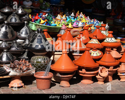 Tajines sur le marché, Maroc Banque D'Images