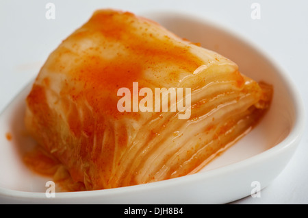 Kimchi maison - chou nappa, nourriture traditionnelle coréenne Banque D'Images