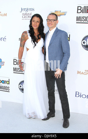 Chester Bennington (Linkin Park) Ann Talinda Bentley 2012 Billboard Music Awards qui a eu lieu au MGM Grand Garden Arena - Arrivées Las Banque D'Images