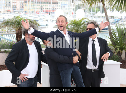 Benoît Delépine Gustave Kervern Albert Dupontel Benoit Poelvoorde Le Grand Soir photocall au cours de 65ème Festival de Cannes Banque D'Images