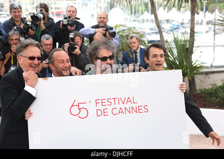 Benoît Delépine Gustave Kervern Albert Dupontel Benoit Poelvoorde Le Grand Soir photocall au cours de 65ème Festival de Cannes Banque D'Images