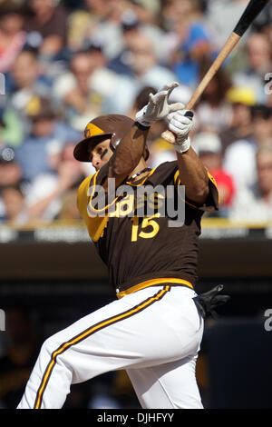 29 juillet 2010 - San Diego, Californie, États-Unis d'Amérique - 29 juillet 2010 : Padres Jerry Hairston fils mis à la terre à des tiers contre les Dodgers pendant le jeu 3 au Petco Park de San Diego, CA. Les San Diego Padres a gagné 2-3 sur les Dodgers de Los Angeles et prendre une 3 série de jeu 2-1. Crédit obligatoire . : Nick Morris (crédit Image : © Global/ZUMApress.com) Southcreek Banque D'Images