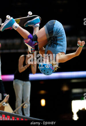 30 juillet 2010 - Los Angeles, CA, États-Unis d'Amérique - 30 juillet 2010 : Lyn-Z Adams Hawkins qui est dating Travis Pastrana, est la seule femme à terre un mctwist. Dans la finale de Womens Vert au X Jeux, elle ne pouvait pas tout à fait la terre et il s'est retrouvé avec une médaille d'argent. Crédit obligatoire : Josh Chapelle / Southcreek Global (Image Crédit : © Southcreek/ZUMApress.com) mondial Banque D'Images