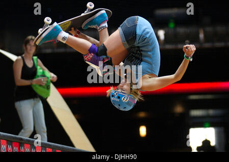 30 juillet 2010 - Los Angeles, CA, États-Unis d'Amérique - 30 juillet 2010 : Lyn-Z Adams Hawkins qui est dating Travis Pastrana, est la seule femme à terre un mctwist. Dans la finale de Womens Vert au X Jeux, elle ne pouvait pas tout à fait la terre et il s'est retrouvé avec une médaille d'argent. Crédit obligatoire : Josh Chapelle / Southcreek Global (Image Crédit : © Southcreek/ZUMApress.com) mondial Banque D'Images