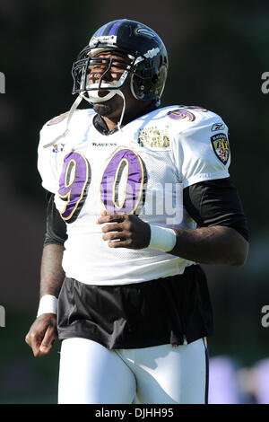 30 Juillet 2010 : Baltimore Ravens défensive fin Trevor Pryce (90) en action pendant les corbeaux camp d'entraînement à McDaniel College à Westminster, MD...crédit obligatoire : Russell Tracy / Southcreek Global. (Crédit Image : © Russell Tracy/global/ZUMApress.com) Southcreek Banque D'Images