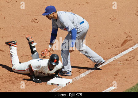 31 juillet 2010 - San Francisco, Californie, États-Unis d'Amérique - 31-Juillet-2010 : San Francisco, CA : Giants de San Francisco accueille les Dodgers de Los Angeles. L'arrêt-court des Giants de San Francisco Edgar Renteria (16) rend retour à la première base en toute sécurité. San Francisco Giants gagner le match 2-1. Crédit obligatoire : Dinno Kovic / Southcreek Global Media (Image Crédit : © Southcreek/ZUMApre mondial Banque D'Images