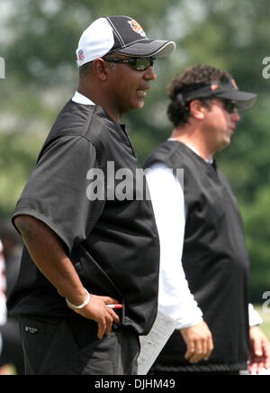 01 août 2010 - Georgetown, Kentucky, États-Unis d'Amérique - 01 août 2010 : Cincinnati Bengals entraîneur en chef Marvin Lewis juring pratique dimanche après-midi à partir de Georgetown de Georgetown Ky.crédit obligatoire - Wayne Litmer/ Southcreek Global. (Crédit Image : Â© Southcreek/ZUMApress.com) mondial Banque D'Images