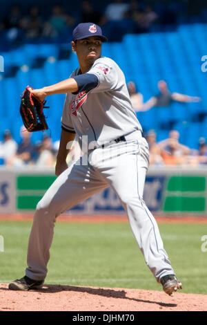 01 août 2010 - Toronto, Ontario, Canada - 01 août 2010 : les Indians de Cleveland le lanceur partant Jeanmar Gomez (58) offre un emplacement à la plaque pendant le match de baseball de la ligue américaine entre les Indians de Cleveland et les Blue Jays de Toronto a joué au Centre Rogers de Toronto, Ontario, Canada. Les Indiens a défait les Blue Jays 5-4. Crédit obligatoire : Frank Jansky / Southcreek Globa Banque D'Images