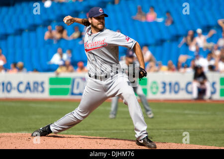 01 août 2010 - Toronto, Ontario, Canada - 01 août 2010 : Cleveland Indians Chris Perez plus étroite (54) offre un emplacement à la plaque pendant le match de baseball de la ligue américaine entre les Indians de Cleveland et les Blue Jays de Toronto a joué au Centre Rogers de Toronto, Ontario, Canada. Les Indiens a défait les Blue Jays 5-4. Crédit obligatoire : Frank Jansky / Southcreek Crédit Global (Im Banque D'Images