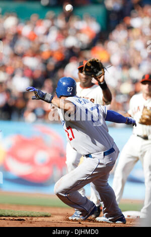 01 août, 2010 - San Francisco, Californie, États-Unis d'Amérique - 01-août-2010 : San Francisco, CA : Giants de San Francisco accueille les Dodgers de Los Angeles. Dodgers de Los Angeles Matt Kemp champ centre (27) est pris à voler la deuxième base. Giants de San Francisco de gagner le match 2-0. Crédit obligatoire : Dinno Kovic / Southcreek Global Media (Image Crédit : Â© Southcreek/ZUMApre mondial Banque D'Images