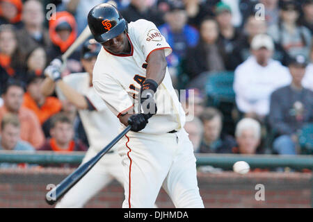 01 août, 2010 - San Francisco, Californie, États-Unis d'Amérique - 01-août-2010 : San Francisco, CA : Giants de San Francisco accueille les Dodgers de Los Angeles. L'arrêt-court des Giants de San Francisco Edgar Renteria (16 hits) le jeu à triple gagnante le score seulement deux courses de la match contre les Dodgers de Los Angeles. Giants de San Francisco de gagner le match 2-0. Crédit obligatoire : Dinno Kovic / Banque D'Images