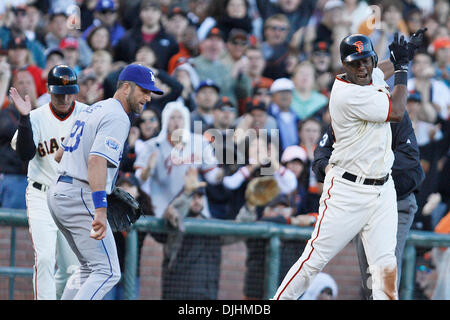 01 août, 2010 - San Francisco, Californie, États-Unis d'Amérique - 01-août-2010 : San Francisco, CA : Giants de San Francisco accueille les Dodgers de Los Angeles. L'arrêt-court des Giants de San Francisco Edgar Renteria (16) réagit à l'hittiing triple gagnante du jeu de marquer les deux seules exécutions du match contre les Dodgers de Los Angeles. Giants de San Francisco de gagner le match 2-0. Crédit obligatoire : Banque D'Images
